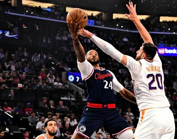 快船球星送出绝杀,助球队保持不败战绩 快船球星送出绝杀,助球队保持不败战绩