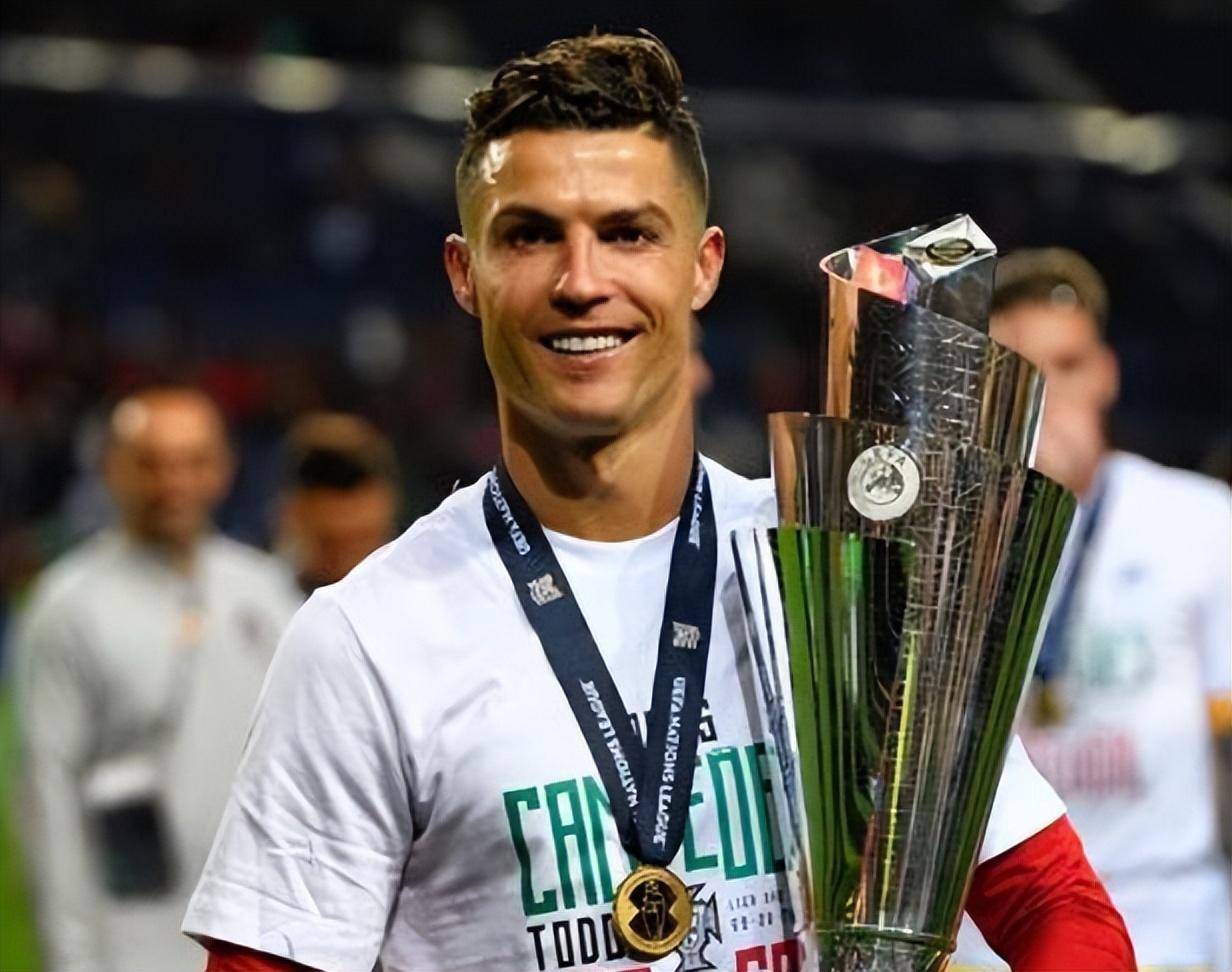 葡萄牙球员荣获欧洲联赛金球奖,实力超群的简单介绍 葡萄牙球员荣获欧洲联赛金球奖,实力超群的简单介绍