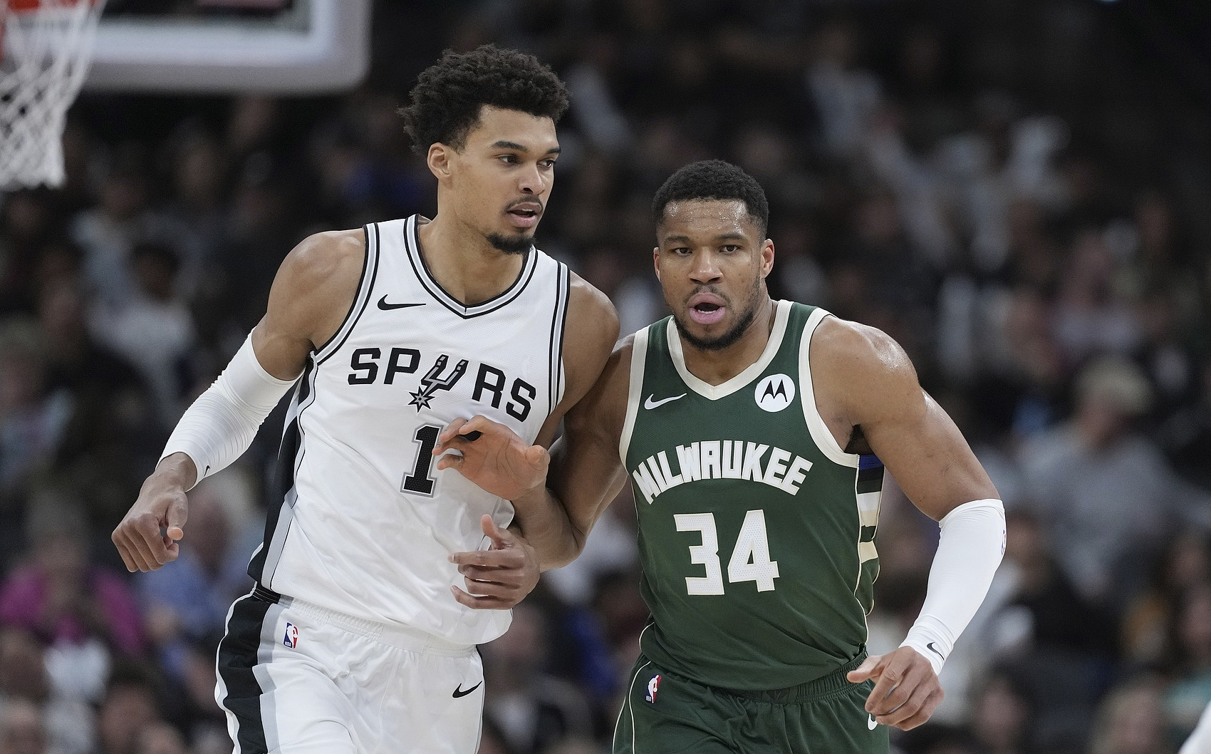 马刺击败国王，兰德尔破门得手的简单介绍