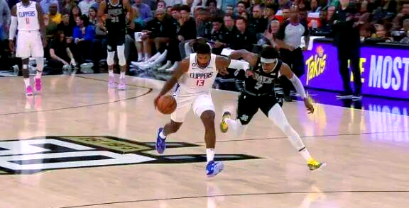 篮网负于马刺,遭遇两连败 篮网负于马刺,遭遇两连败