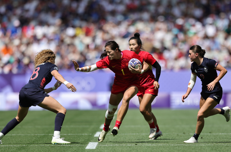 橄榄球赛后采访曝光，内幕引发热议的简单介绍