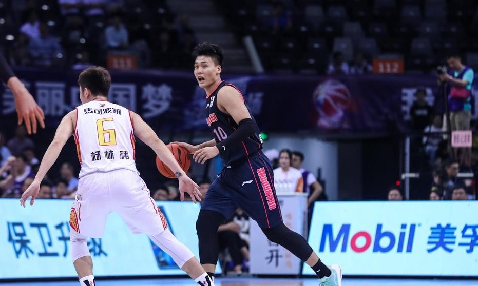 江苏队碾压深圳队,易建联带队取胜 江苏队碾压深圳队,易建联带队取胜