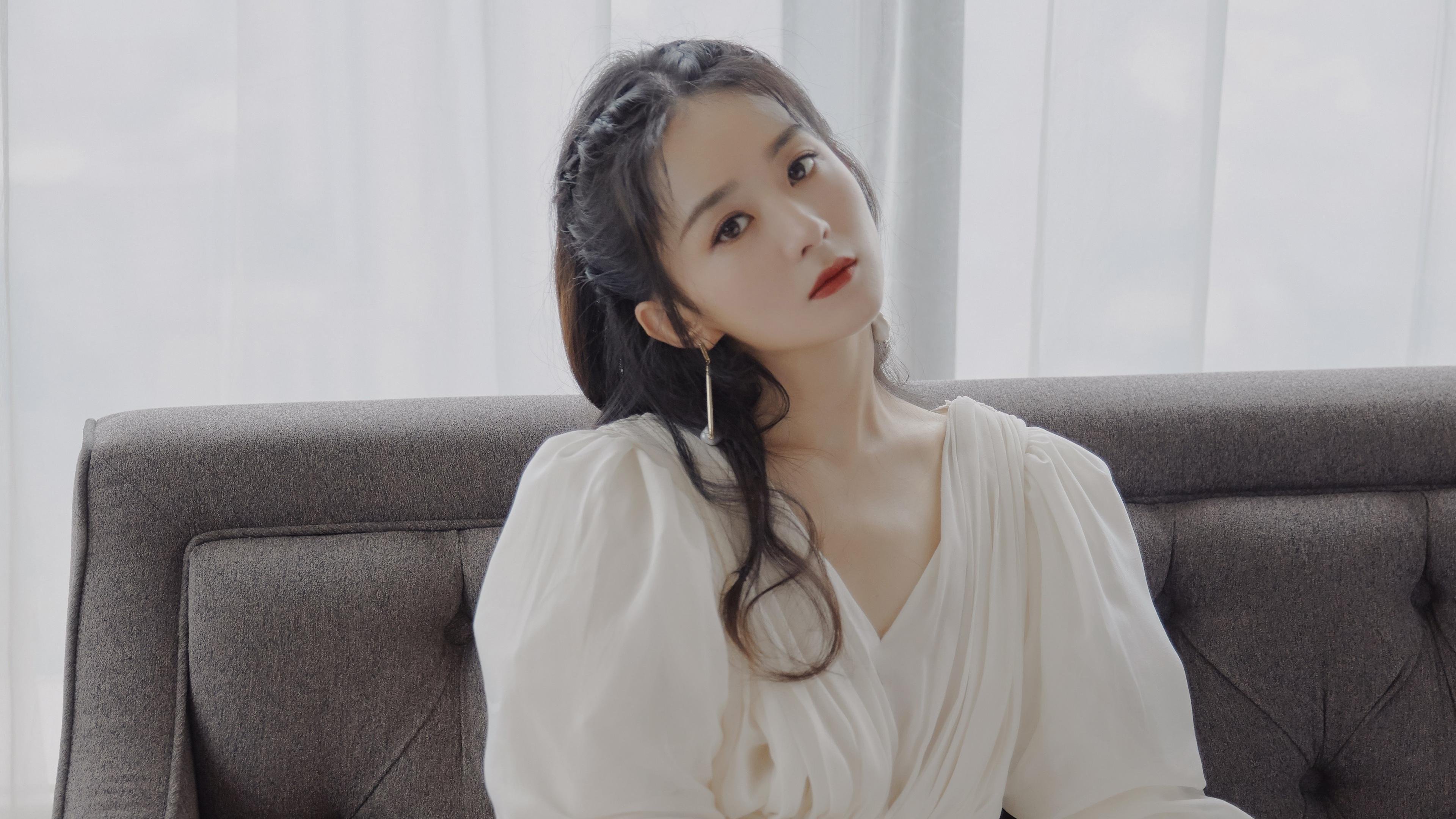 天赋的绚烂火焰，与纪律的冰冷锁链，足球世界里的对立与融合