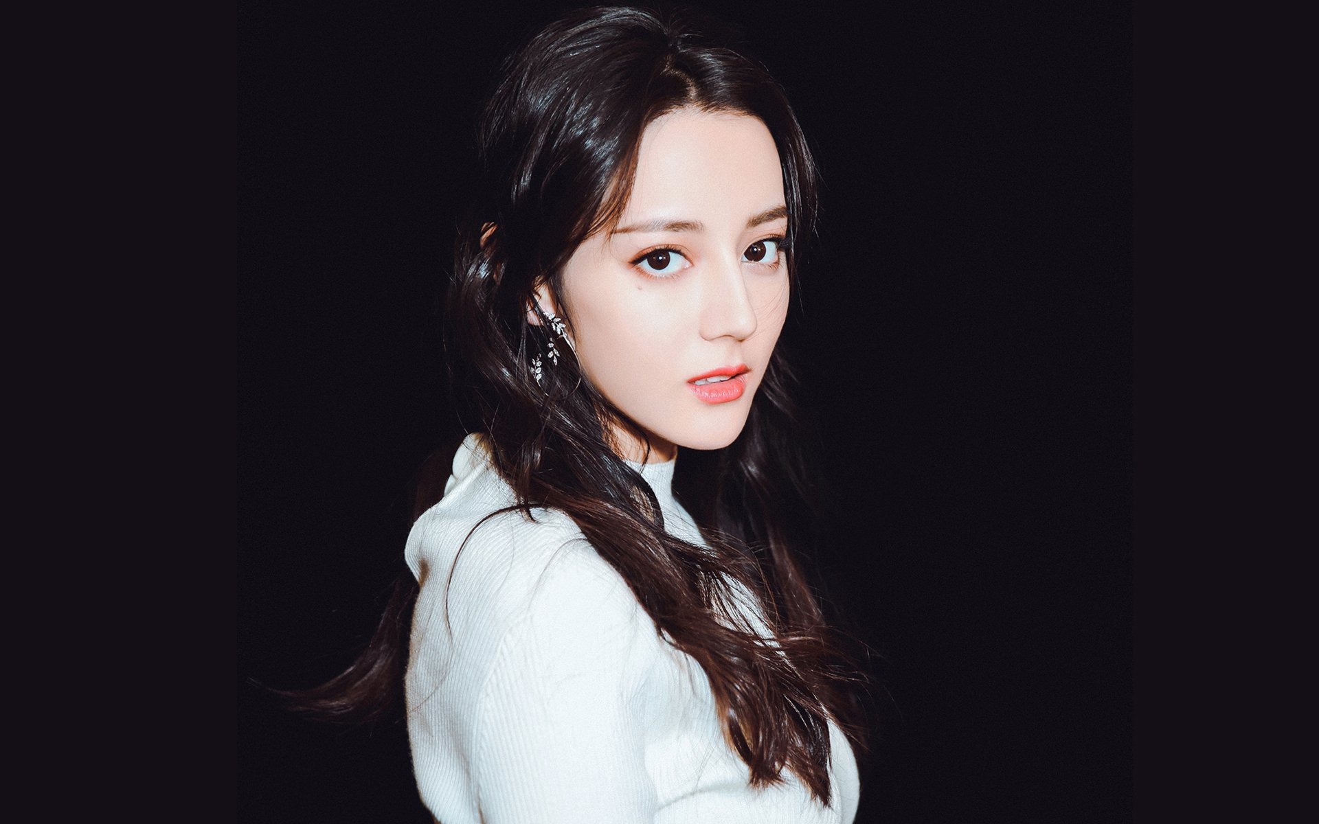 阿尔瓦雷斯惊艳四座，AC米兰逆转亚特兰大夺关键胜利