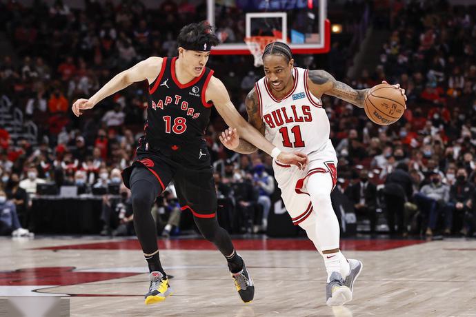 猛龙对阵公牛，保罗关键时刻站出来